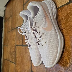 Nike Women's Light Pink Sneakers